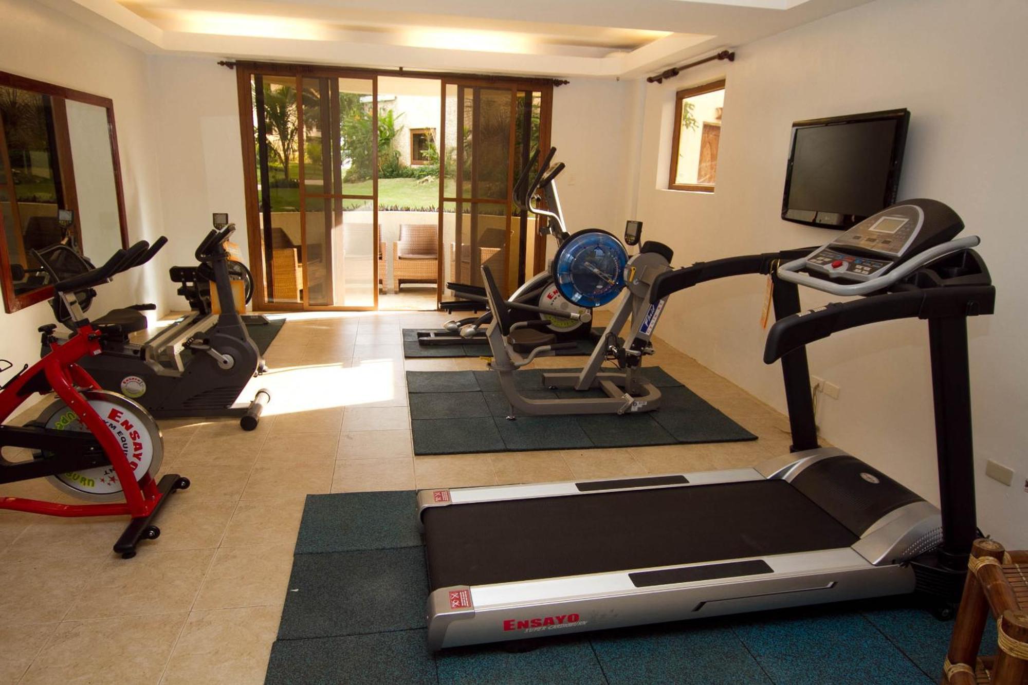 Ambassador In Paradise Balabag  Exterior foto A home gym